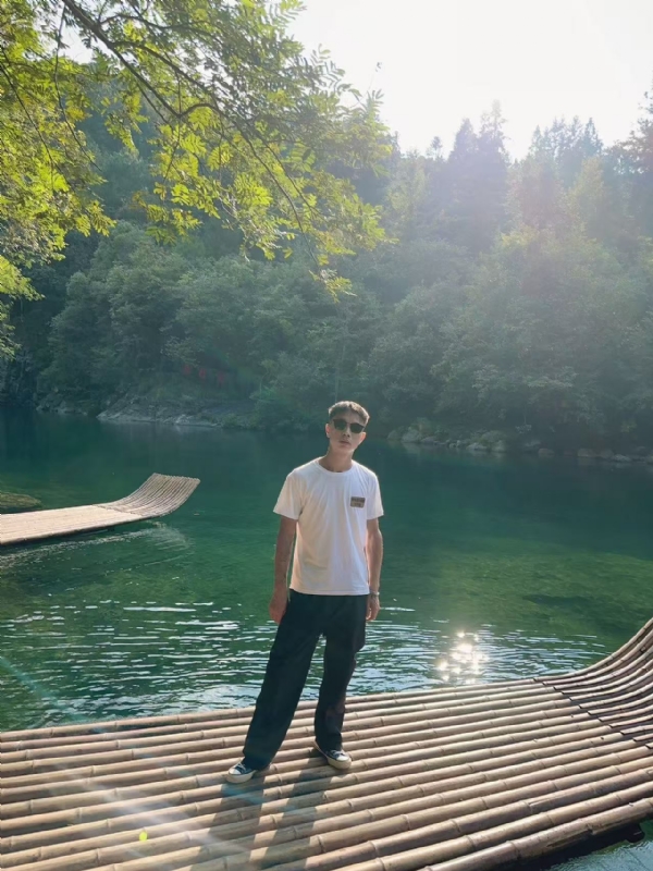 林言的第三张照片--池州闪婚服务中心